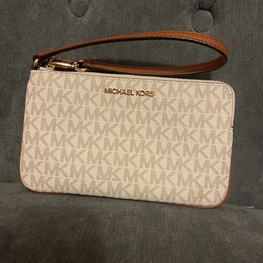 Michael kors wristlet